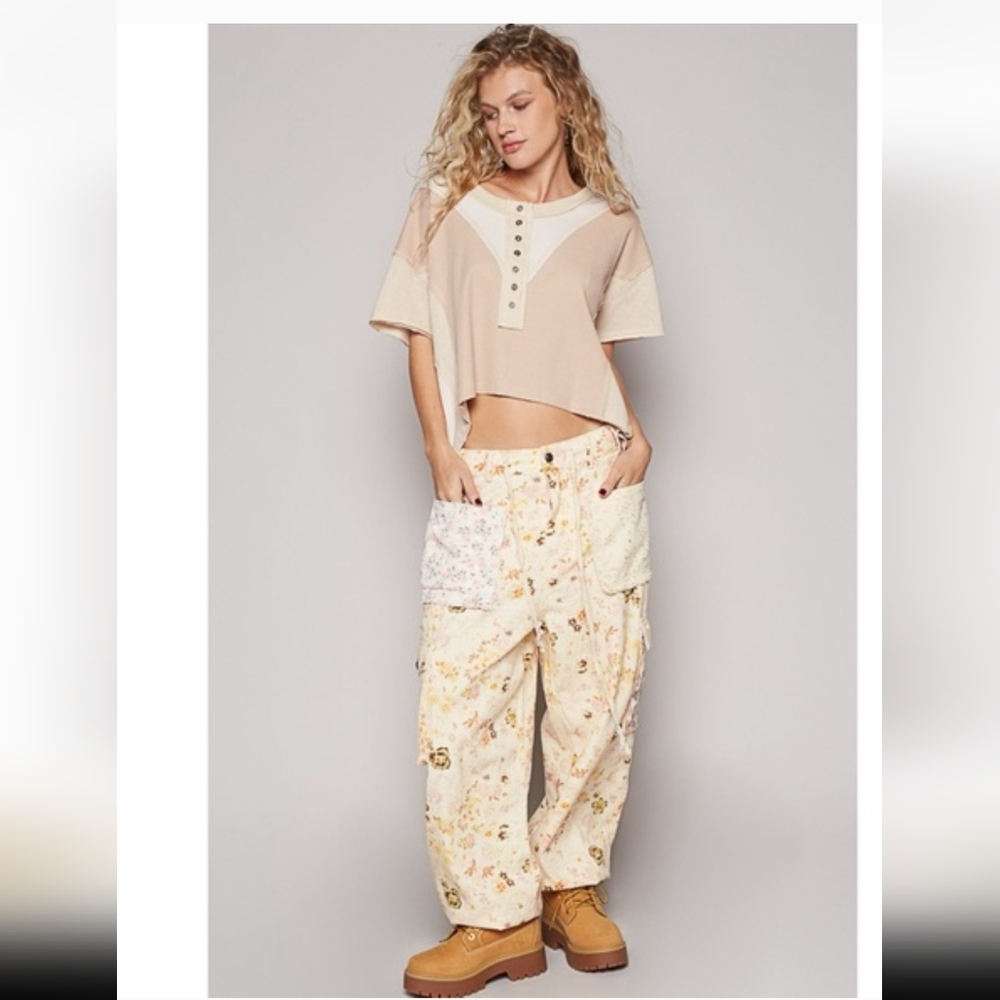 NWOT POL Natural Cream Floral Print Patched Cotton Cargo Joggers Size LARGE - Picture 1 of 7